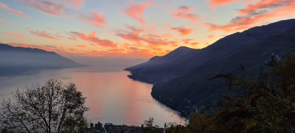 Abenstimmung Trarego Ferienwohnung direkt am See Lago Maggiore Ghiffa Appartement billig 4 Personen günstig