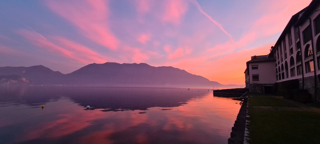 Abendstimmung Ferienwohnung direkt am See Lago Maggiore Ghiffa Appartement billig 4 Personen günstig