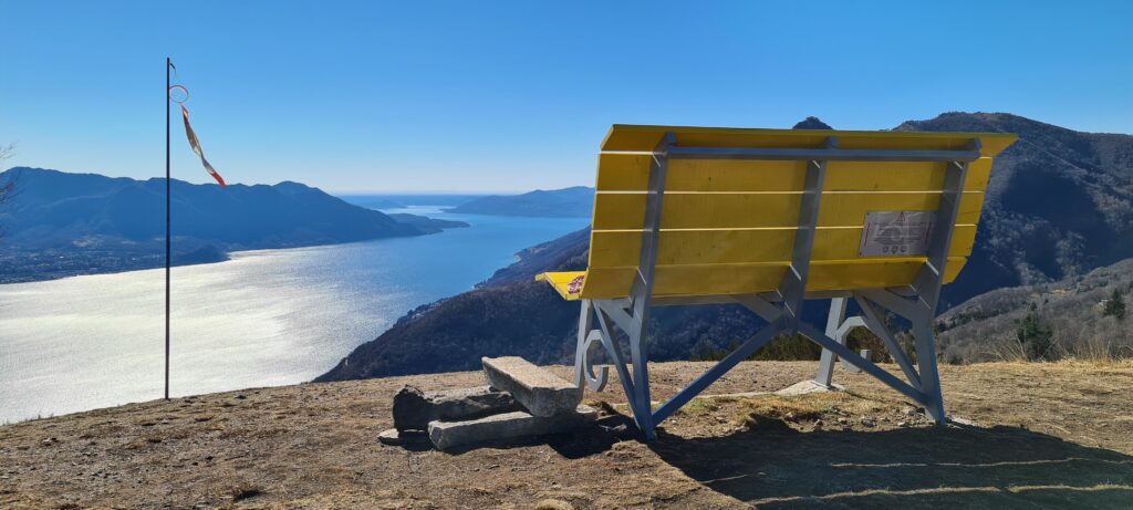 Sitzbank für Riesen Monte Morissolo Ferienwohnung direkt am See Lago Maggiore Ghiffa Appartement billig 4 Personen günstig