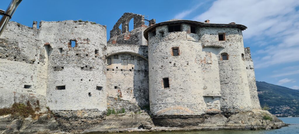 Castelli Cannero Ferienwohnung direkt am See Lago Maggiore Ghiffa Appartement billig 4 Personen günstig