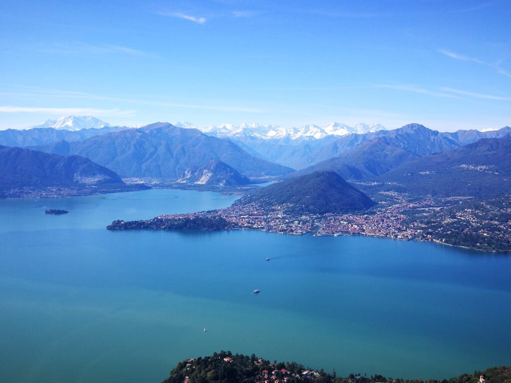 Kübelbahn Sicht Monte Rosa Ferienwohnung direkt am See Lago Maggiore Ghiffa Appartement billig 4 Personen günstig