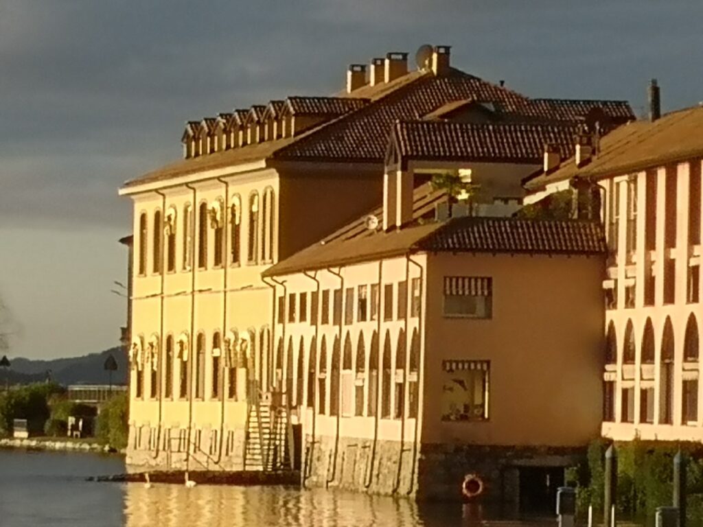 Liegenschaft Ferienwohnung direkt am See Lago Maggiore Ghiffa Appartement billig 4 Personen günstig