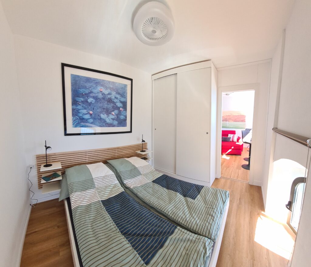 Schlafzimmer Ferienwohnung direkt am See Lago Maggiore Ghiffa Appartement billig 4 Personen günstig