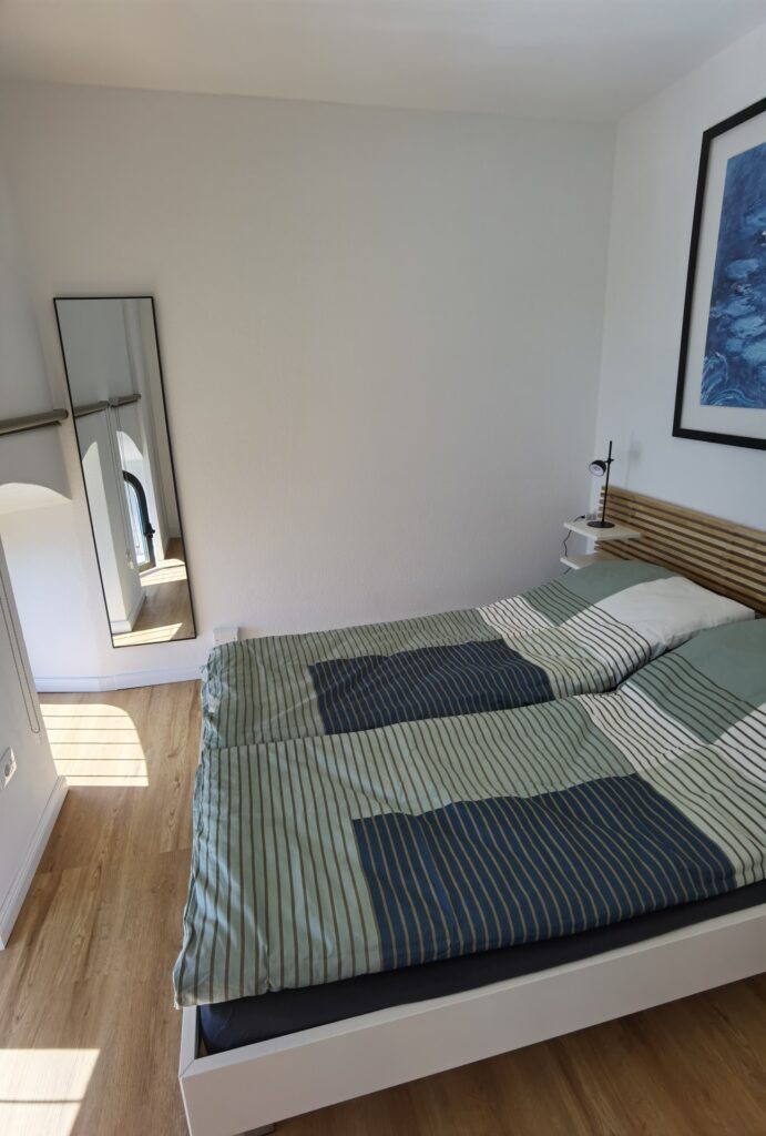 Schlafzimmer Ferienwohnung direkt am See Lago Maggiore Ghiffa Appartement billig 4 Personen günstig